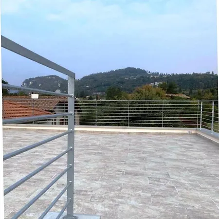 Paradiso Del Garda Belvedere Apartment